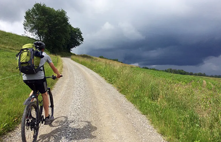 Rijd in de regenwolken