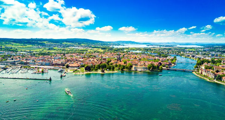 Uitzicht op Konstanz met Untersee op de achtergrond